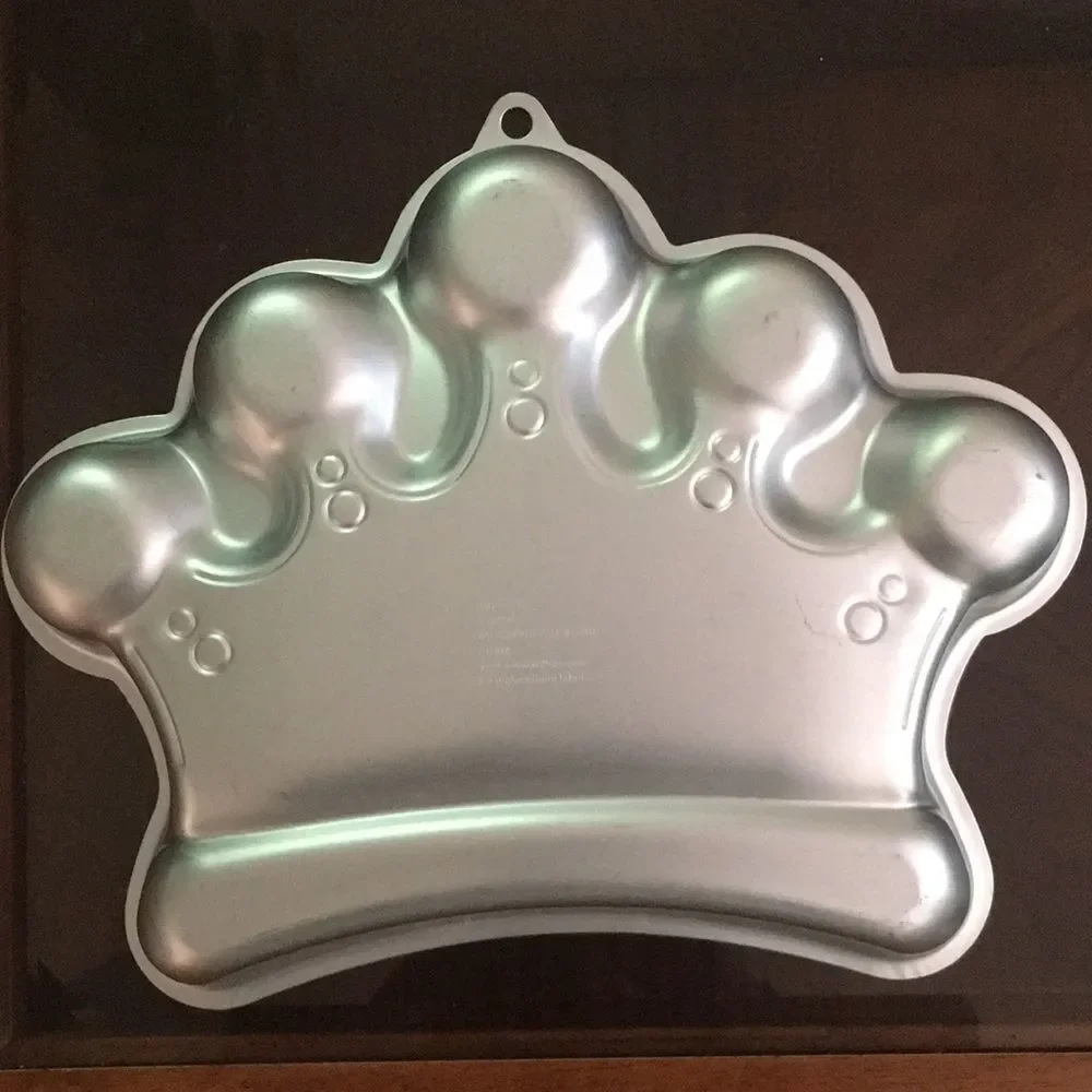 Wilton Cake Pan 2006 - #2105-1015 - Fun and Functional!
